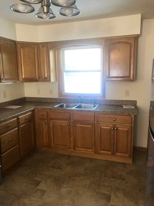 kitchen - 102 River St