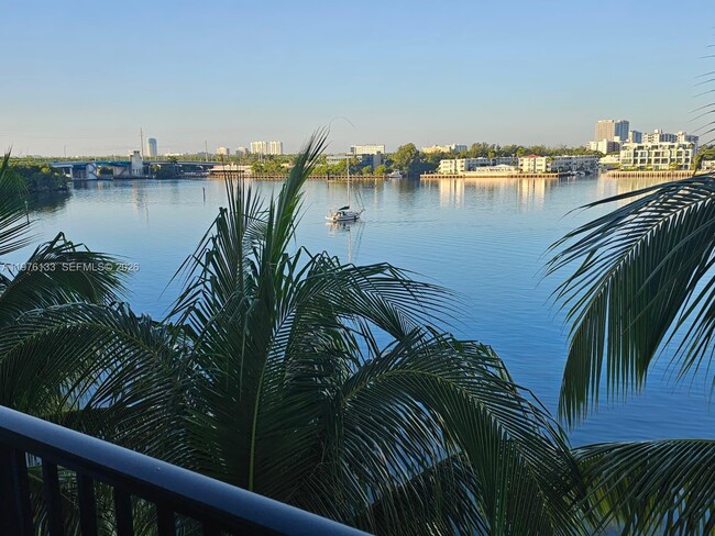 Building Photo - 17100 N Bay Rd