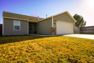 Building Photo - 16274 Silver Creek Ave