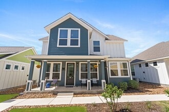 Building Photo - 2119 Hofstaat