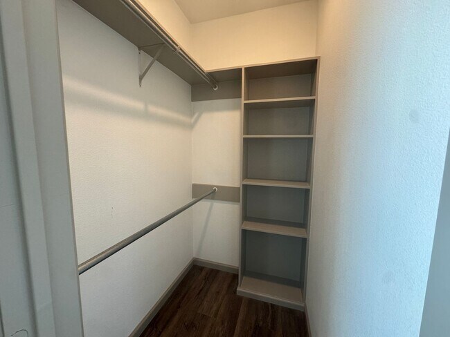 Building Photo - 2 Bed 2 Bath Town Home Available