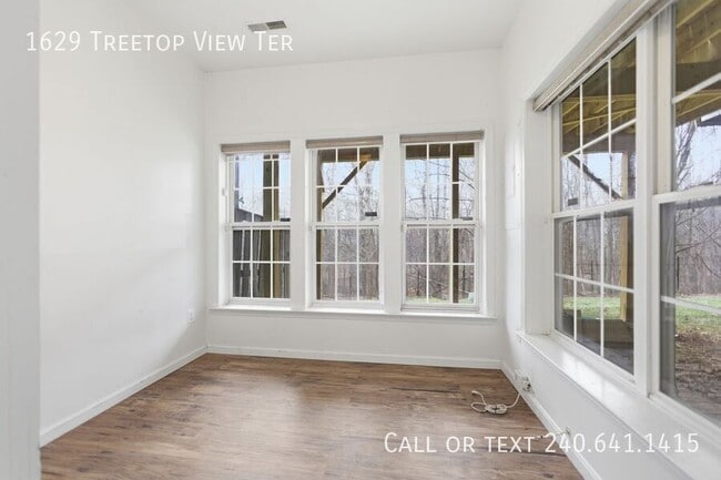 Building Photo - 1629 Treetop View Terrace