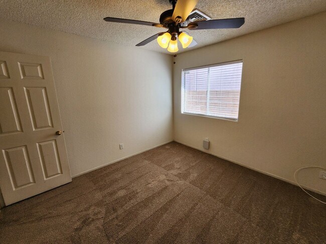 Building Photo - 1720 Navarre Ln