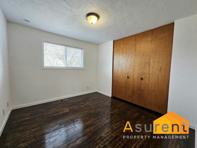 Building Photo - Newly Remodeled 3 Bedroom- 2 Full Bathroom...