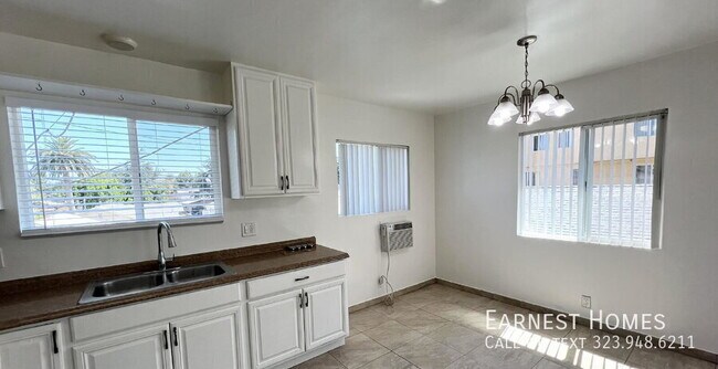 Building Photo - 14202 Delano St