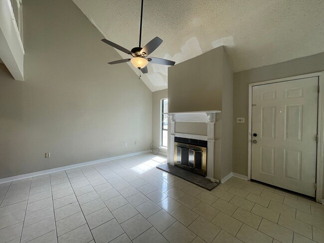 Building Photo - Townhouse: Old Jefferson