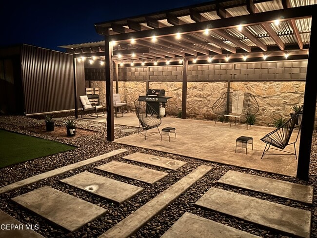 Building Photo - 4081 Tierra Bronce Dr