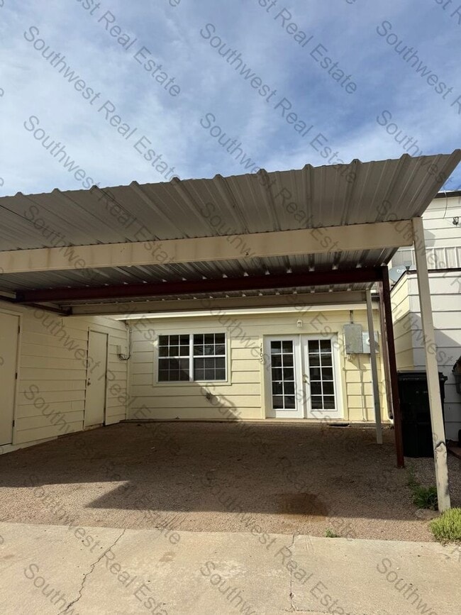 Building Photo - Spacious 2-bedroom 2 baths on the golf course!