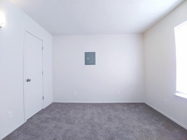 Building Photo - 1021 Coal Ave SW