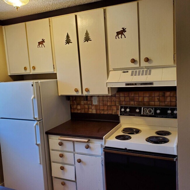 Building Photo - New Listing! LONG TERM: Great Amenities! Spacious Interior! Private Beach!