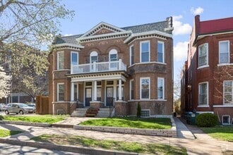 Building Photo - Updated 3Bd 2Bth Condominium in the Heart ...