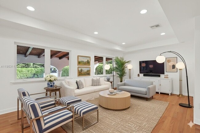 Building Photo - 527 SW 20th Rd