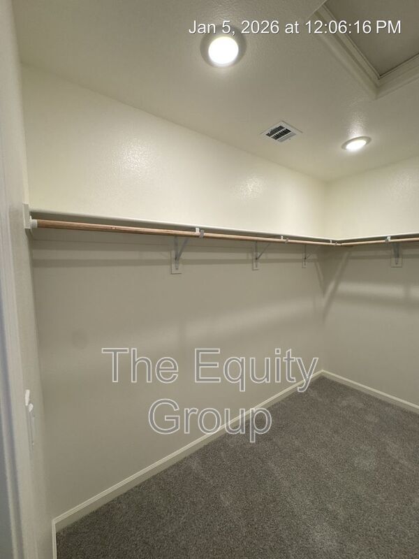 Building Photo - 7064 W Wren Ave