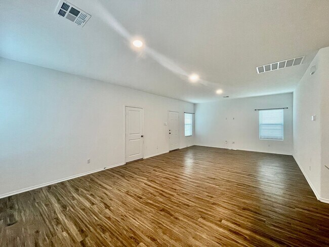Building Photo - Newly Built & Ready Now!