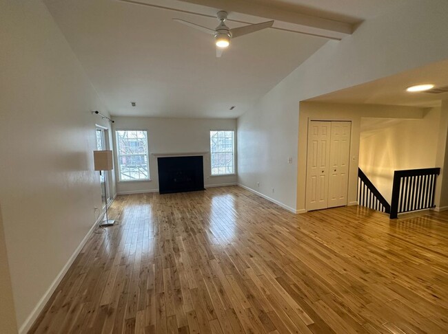 Building Photo - 44783 Marigold Dr
