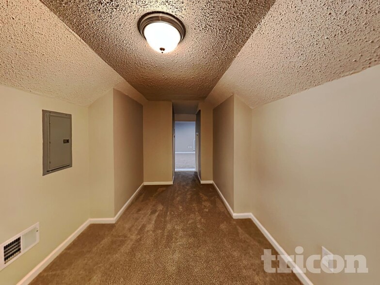 Building Photo - 254 Riverrun Dr