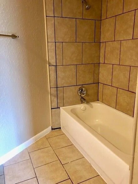 Unit C - Bathroom - 126 Gulf Pump Rd