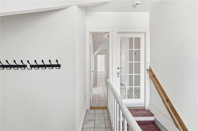 Building Photo - 686 Hope St