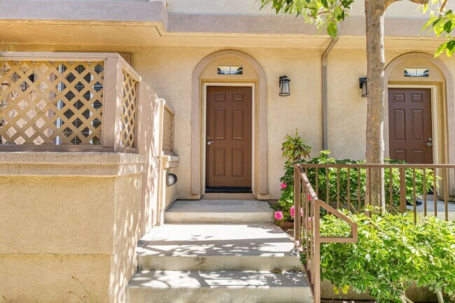 Building Photo - 3-Bedroom Townhome in Gated Bay Harbor – A...