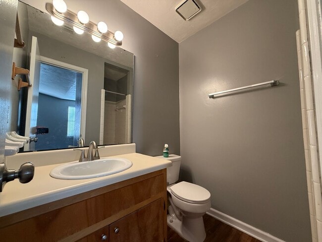 Building Photo - 2/2 in NE Tallahassee with a fenced yard!