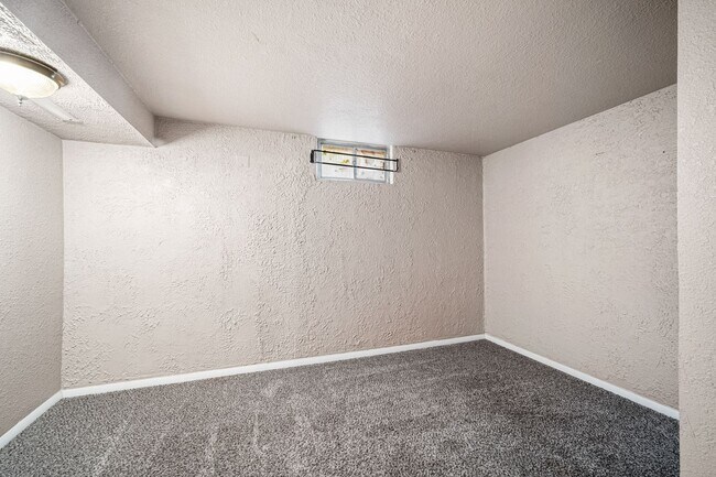 Building Photo - 4 Bed ranch home in Pueblo with Garage!