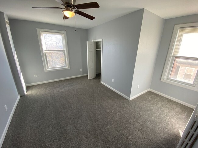 Building Photo - Large, Three-Bedroom Home in Devou Park