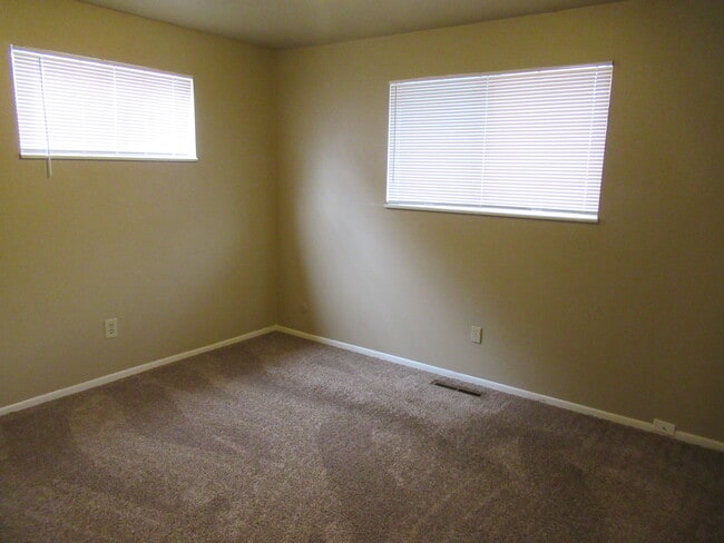 Building Photo - 221 Columbia Rd