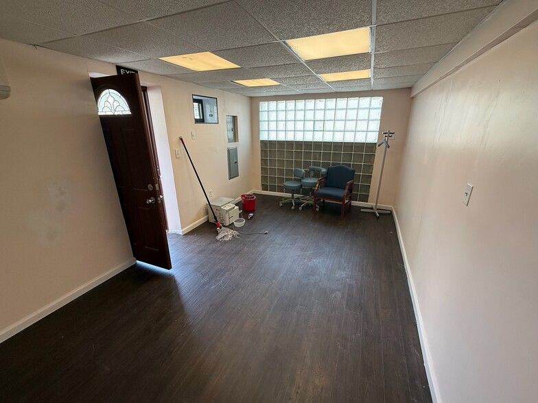 Building Photo - 27 Oceanside Ave