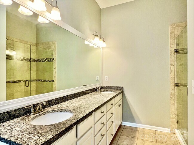 Building Photo - 811 Deercross Ln