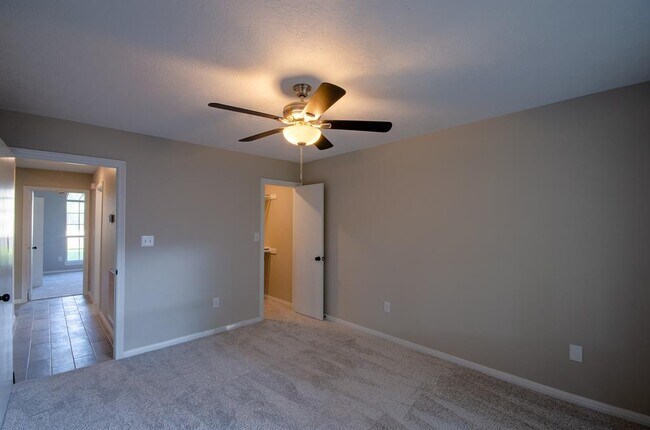 Building Photo - 12811 Fisher Dr