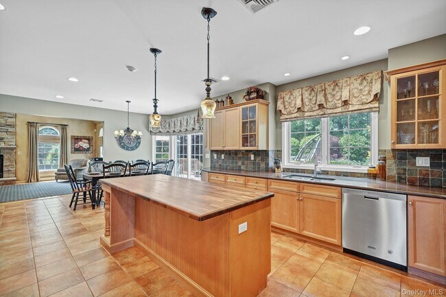 Building Photo - 24 Charnwood Dr