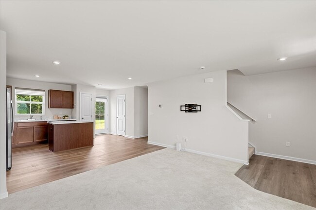 Building Photo - Welcome to your new home in beautiful Lewe...