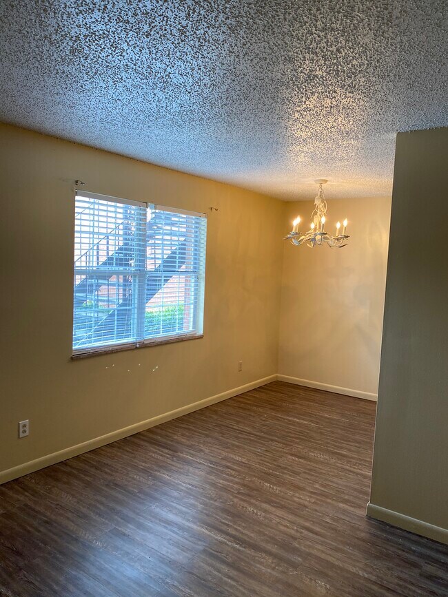 Building Photo - 332 Forestal Dr