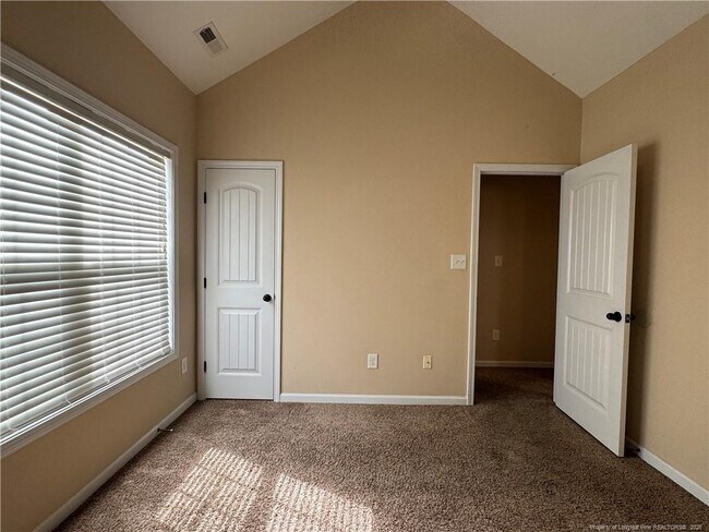 Building Photo - 134 Whitetail Ct