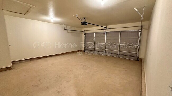 Building Photo - 11417 N University Ave