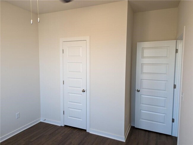 Building Photo - 385 W Branta St