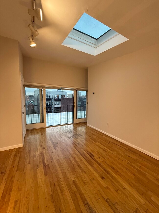 Building Photo - 614 GRAND St