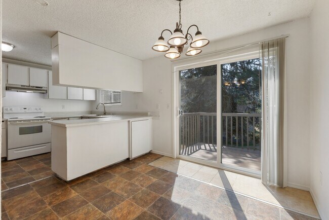 Building Photo - Spacious Apartment in Cozy Tacoma Neighbor...
