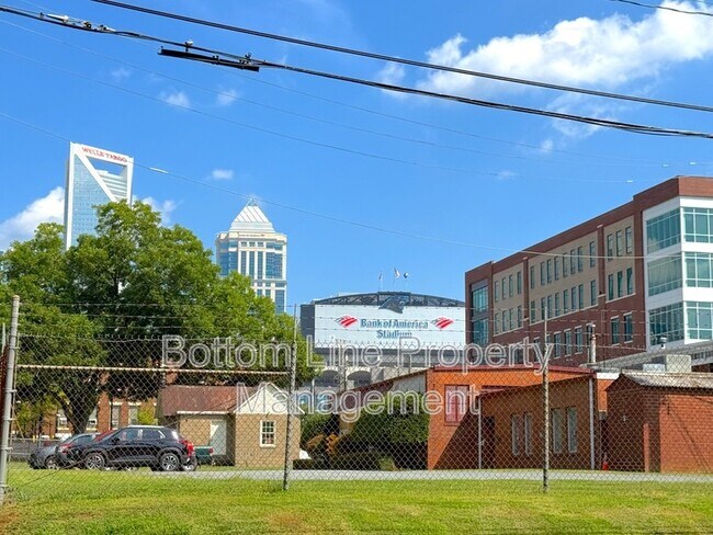 Building Photo - 1101 W 1st St