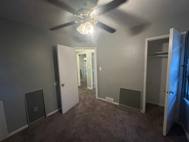 Building Photo - 9961 Vaughan St