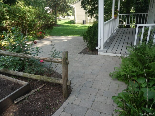 Building Photo - 28 Strawtown Rd