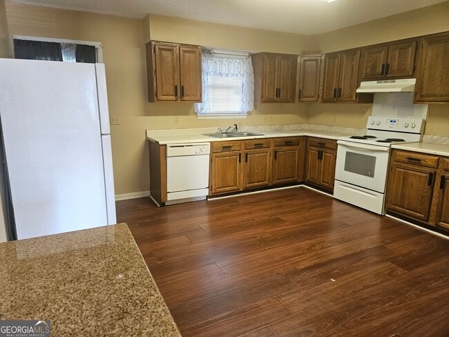 Building Photo - 818 Robin Hood Trail