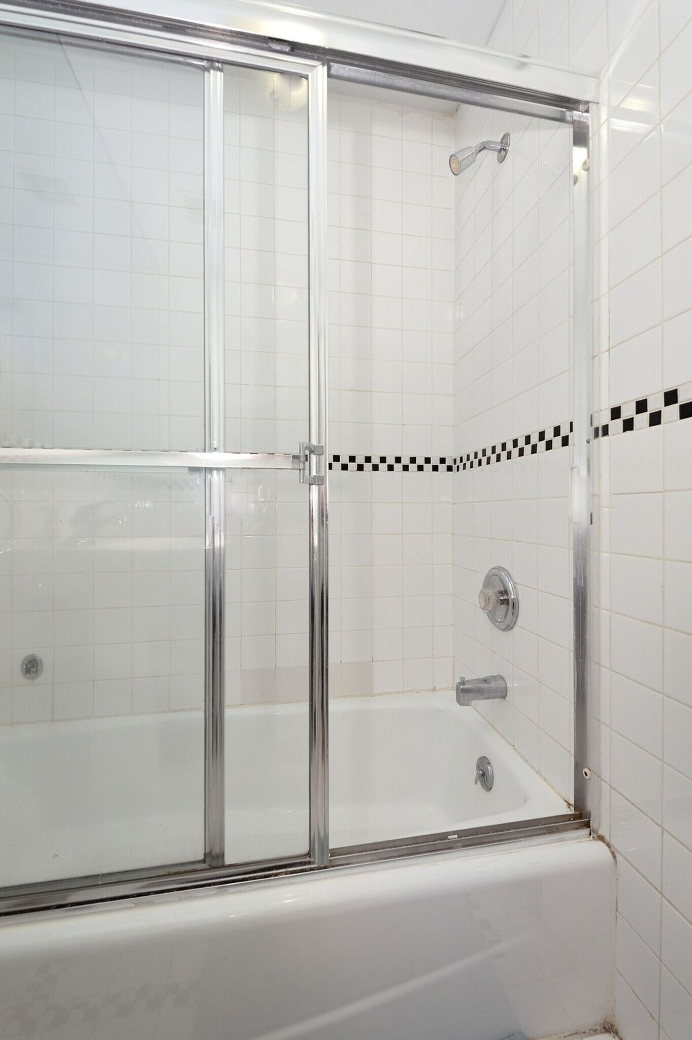 Building Photo - 692 10th Ave