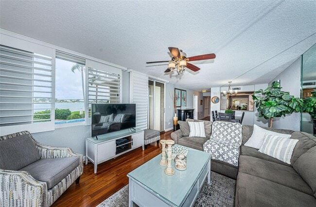 Building Photo - 6105 Bahia Del Mar Cir