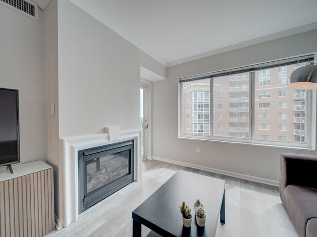 Building Photo - 3101 N Hampton Dr