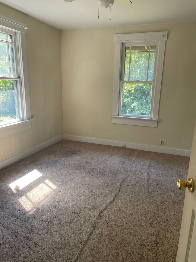 Building Photo - Large Single Family Home near Downtown Dayton