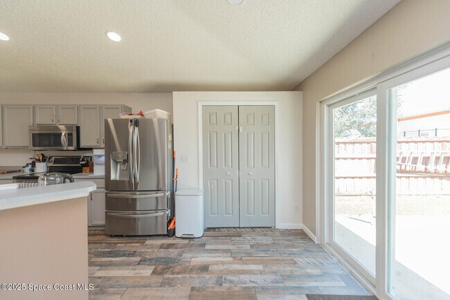 Building Photo - 2667 Deercroft Dr