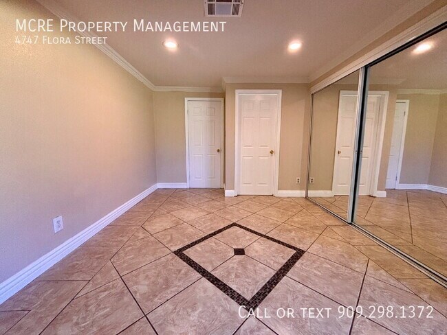 Building Photo - 4747 Flora St