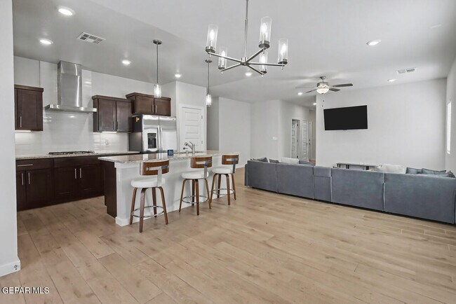 Building Photo - 12677 Viendo Norte Dr