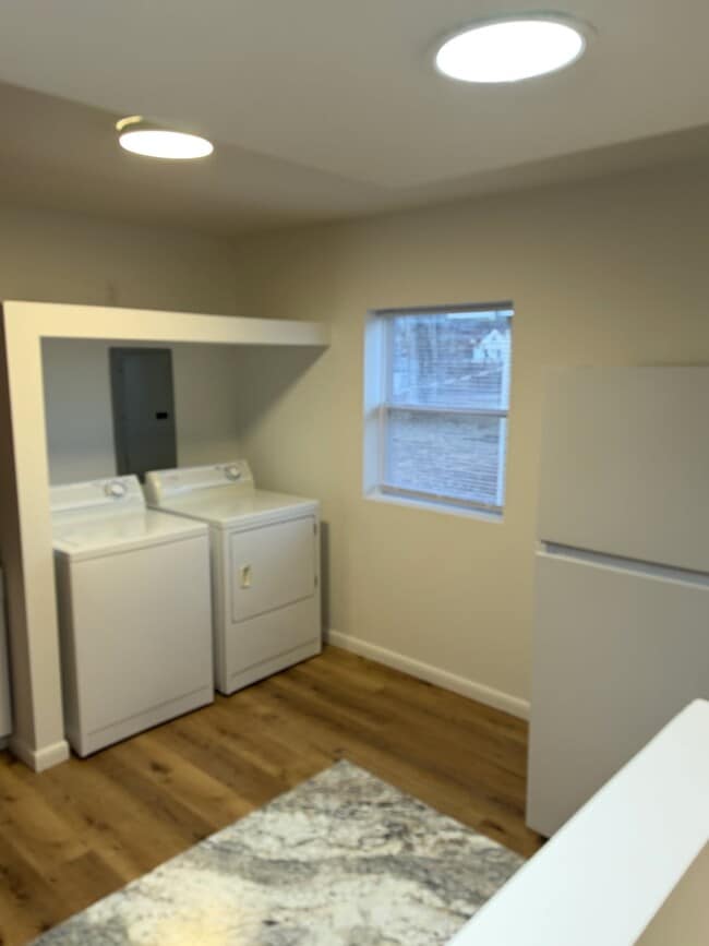 Building Photo - 2528 Wayne St